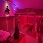 L'amethyste Love hotel